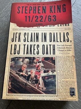 Stephen King 11/22/63 Paperback Novel - 849 Pages